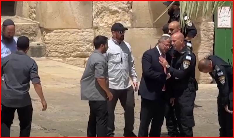 بن غفير يقتحم الأقصى تحت حراسة مشددة قبيل "مسيرة الأعلام"