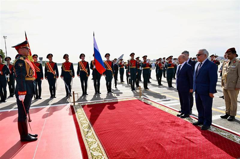 الرئيس العليمي يشيد بالموقف الروسي الداعم للشرعية اليمنية في مستهل زيارته الرسمية إلى موسكو
