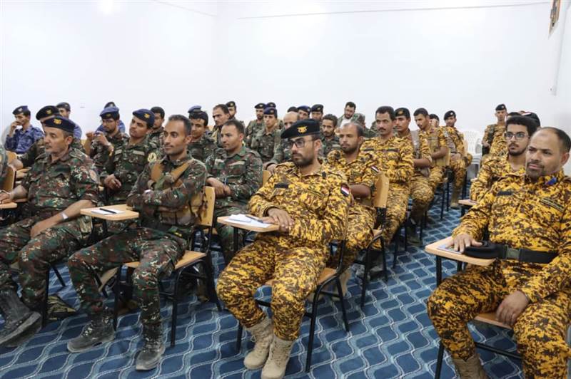 إدارة التوجيه المعنوي بشرطة مأرب تُنفذ دورة تدريبية لضباط ومساعدي الوحدات الأمنية لتعزيز المهارات التوعوية والمعنوية