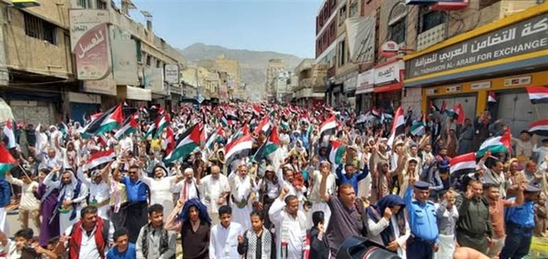 تظاهرات ووقفات احتجاجية في تعز والمهرة تضامنًا مع غزة وتنديدًا بجرائم الاحتلال