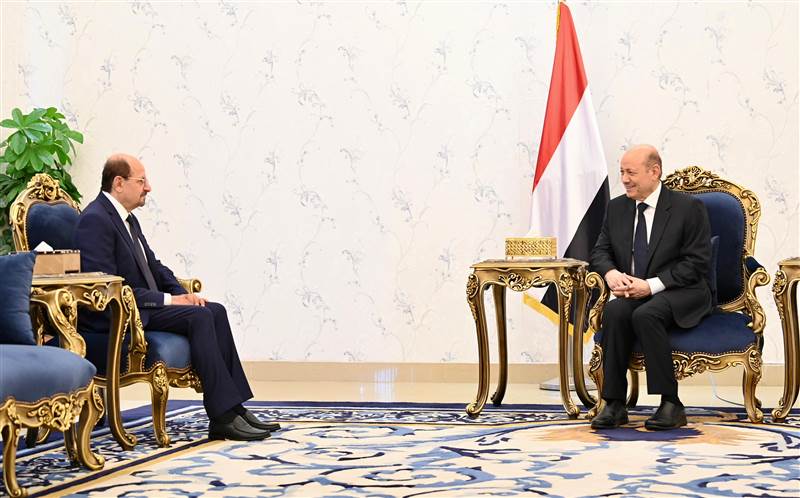 الرئيس العليمي يشيد بإصلاحات الزنداني ويؤكد: الخارجية ليست ساحة للعبث أو توزيع الهدايا