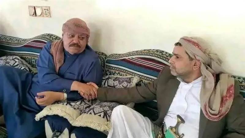 شاهد :  "زواج يثير العاصفة".. مصاهرة بين شيخ قبلي وقيادي حوثي تشعل الغضب في ريمة ( فيديو)