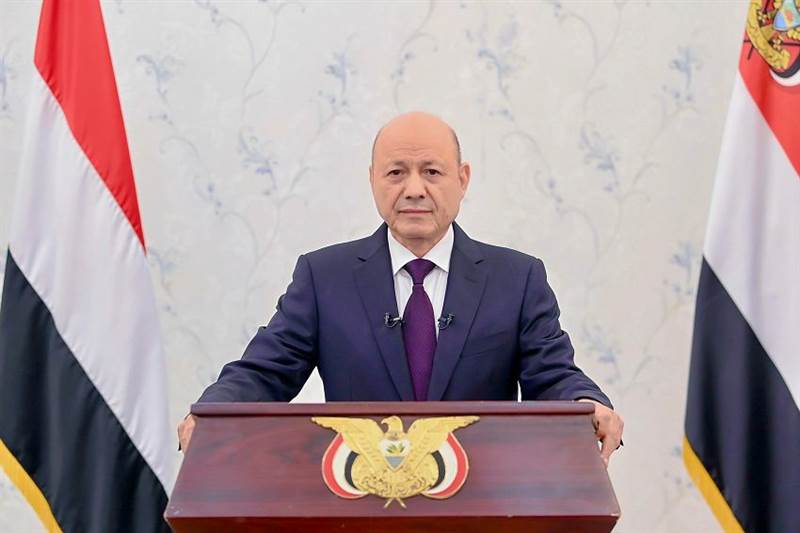 بين الوعود المتكررة وتدهور الأوضاع.. العليمي يوجه خطاب العيد محذرًا من "إرهاب الحوثيين" ومجددًا التزامات الحكومة