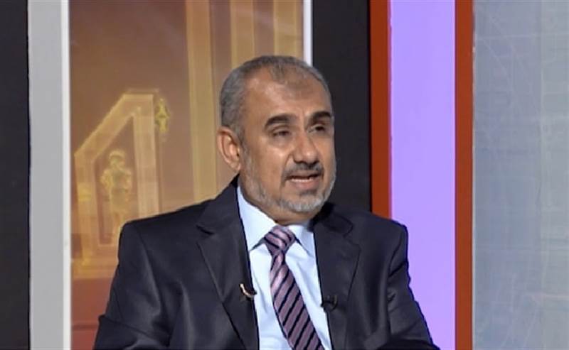 الحكومة اليمنية تعلن جاهزيتها لتبادل "الكل مقابل الكل".. وهادي الهيج يتهم الحوثيين بـ"التهريج الإعلامي"