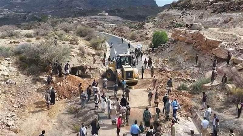ماذا وراء هذه الاتفاقيات ؟ تفاهمات غير معلنة بين الحوثيين والانتقالي حول فتح الطرقات