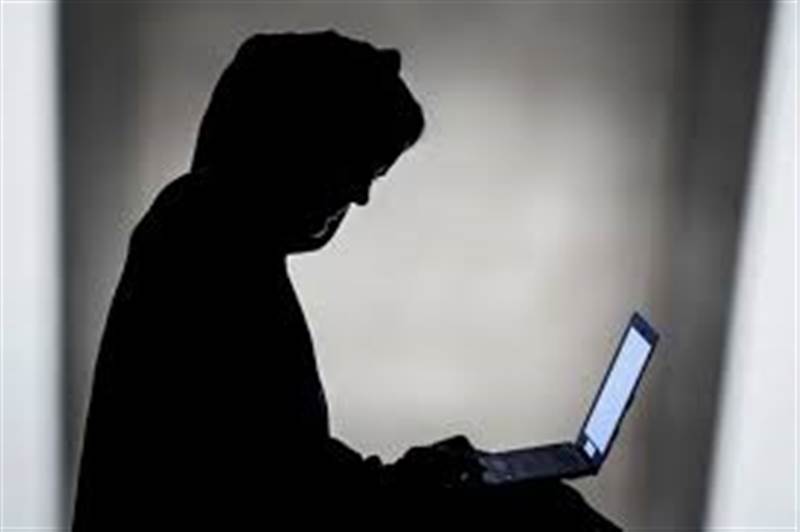 فضيحة ابتزاز تهز مواقع التواصل في اليمن.. ناشطون يطالبون بالتحقيق العاجل