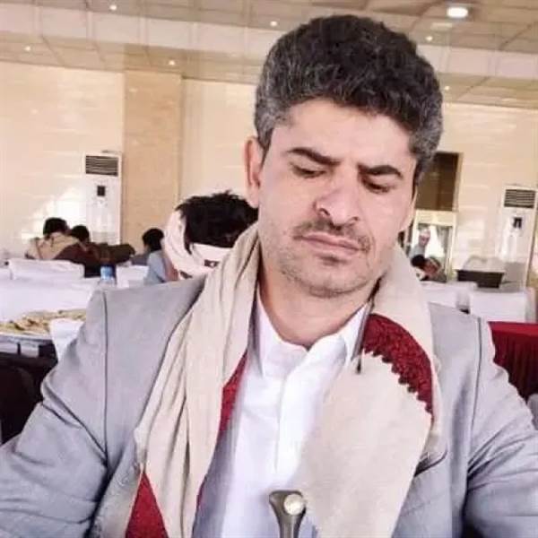 قيادي حوثي يدعو إيران لتزويد الجماعة بالسلاح: "نُرِي إسرائيل النجوم بعز الظهر"