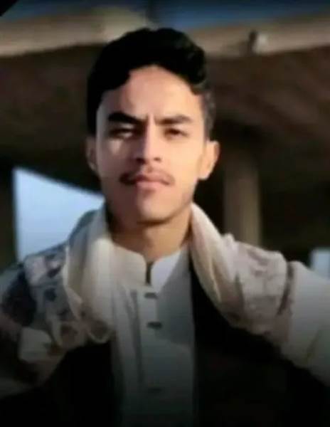 بعد قطع راتبه .. موظف سابق يُطلق النار على نجل قيادي حوثي  فيرديه قتيلا ويصيب آخر