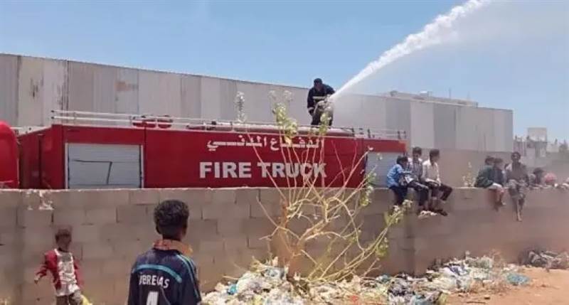 حريق ضخم يلتهم منشأة تجارية في حضرموت ويتسبب بخسائر بملايين الريالات