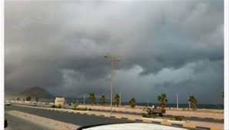 الطقس في اليمن: أجواء شديدة الحرارة في الصحارى والسواحل وأمطار محتملة على المرتفعات والمهرة وسقطرى