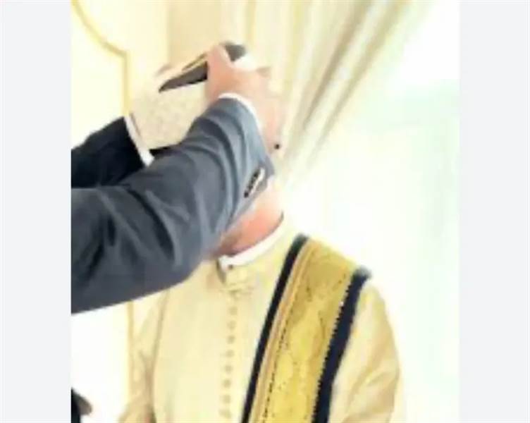 اعتبر قرار شجاع..أول محافظ يمنية تمنع ارتداء "العكفة" في المناسبات الاجتماعية وتعتبرها رمز حكم استبدادي ( تعميم)