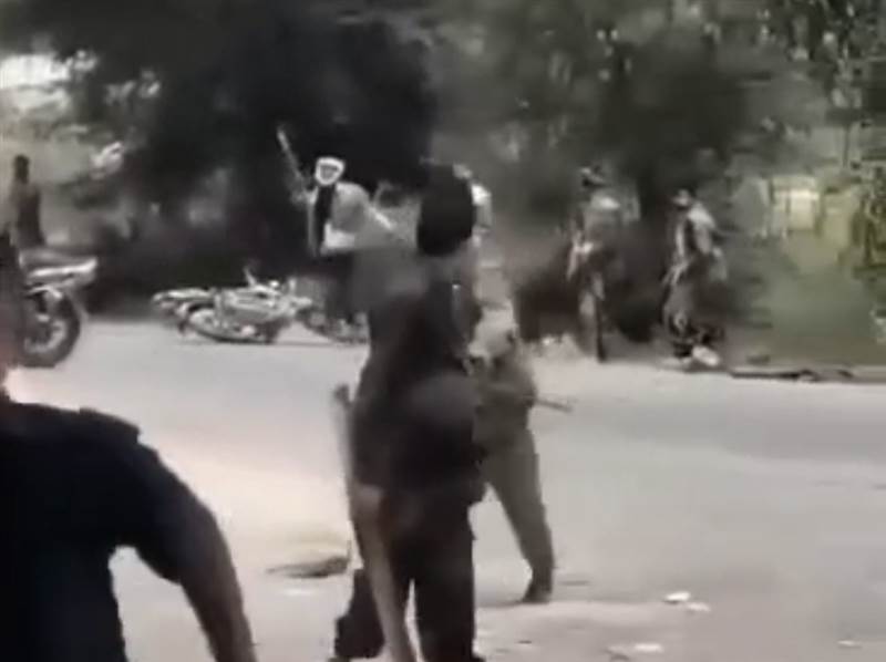 رفض شعبي يُفجّر اشتباكات مسلحة مع الحوثيين في رداع بعد محاولة اختطاف شاب (فيديو)
