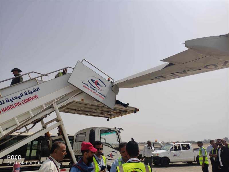 اصطدام عرضي لطائرة يمنية في مطار عدن والخطوط تفتح تحقيقًا