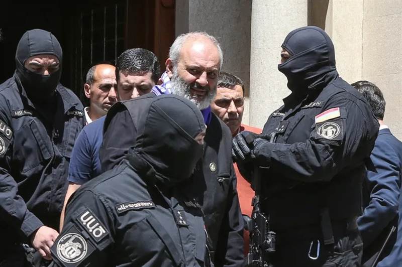 وسط تصاعد التوتر مع الكنيسة.. إحباط محاولة انقلاب تورط فيها رجل دين بارز في أرمينيا