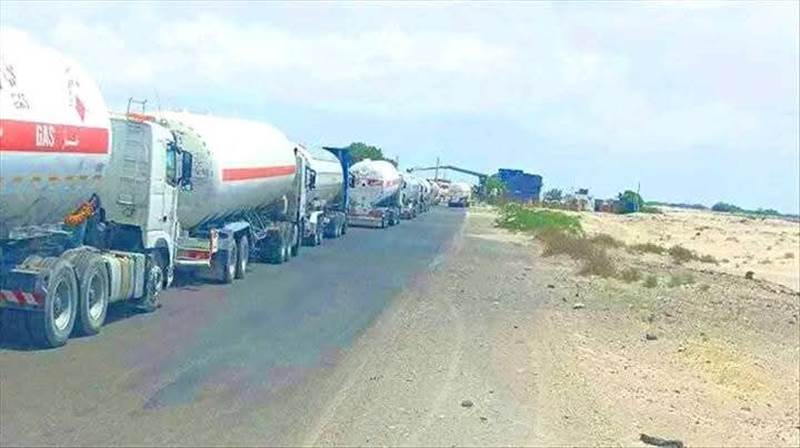 احتجاجات في أبين واحتجاز مقطورات غاز بسبب الجبايات التي تفرضها قوات الانتقالي المدعومة إماراتيًا