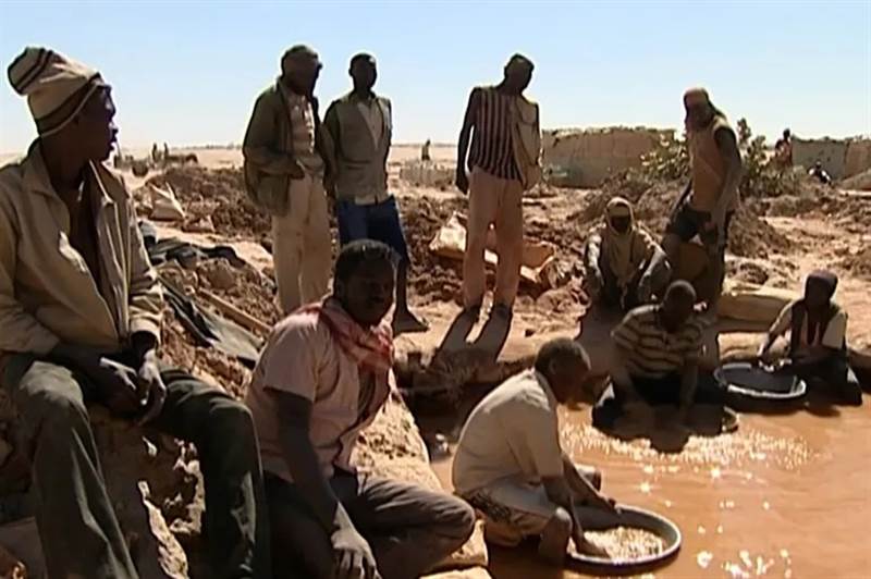 مأساة في مناجم الذهب شرق السودان.. مصرع عشرات المعدّنين بانهيار بئر في منطقة "هويد"