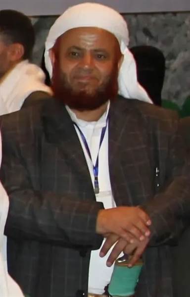 مليشيا الحوثي تُحاصر الشيخ صالح حنتوس وزوجته وتُهددهما بتفجير المنزل على رؤوسهم والأخير ينشر وصيته ( فيديو)