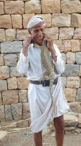 وفاة خبير أفاعٍ بلدغة كوبرا داخل منزله تثير صدمة واسعة