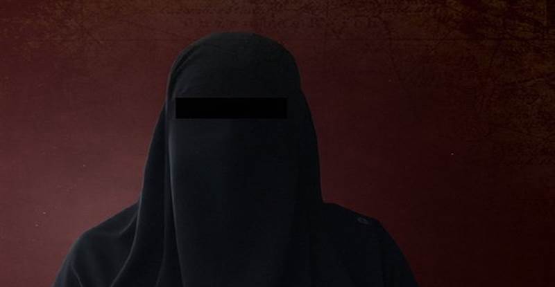 بعد نجاتها من قصف حوثي.. زوجة الشيخ حنتوس تصل إلى مدينة تعز
