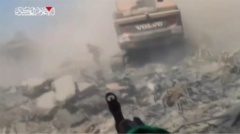 شاهد كيف فضحت كاميرا القسام جيش الاحتلال حول عملية خانيونس: الجندي فرّ ولم يُقاتل!