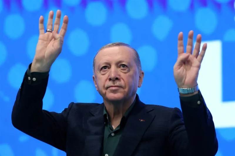 وصف بالتاريخي : تركيا تطوي صفحة 41 عاماً من الصراع.. أردوغان يعلن بداية نهاية "الإرهاب" بعد تسليم مقاتلي العمال الكردستاني أسلحتهم