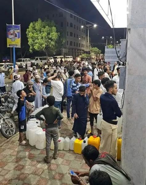 "ماء مغشوش" يهدد حياة سكان تعز.. واتهامات لمحطات تحلية ببيع مياه غير معالجة بأسعار خيالية