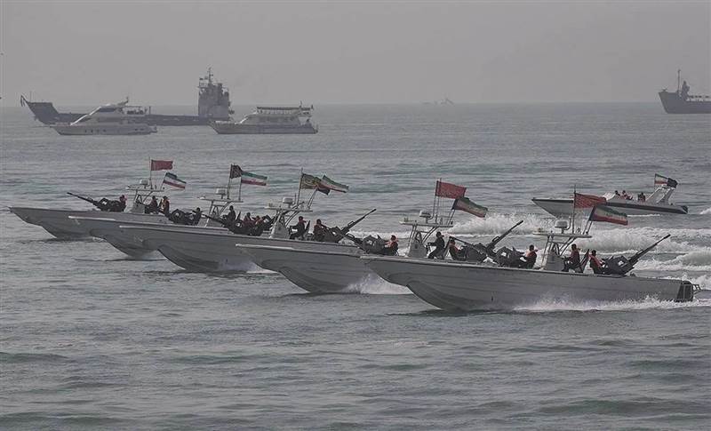 طهران تلوّح بورقة مضيق هرمز: الحرس الثوري يعلن جهوزية الإغلاق دون قرار رسمي