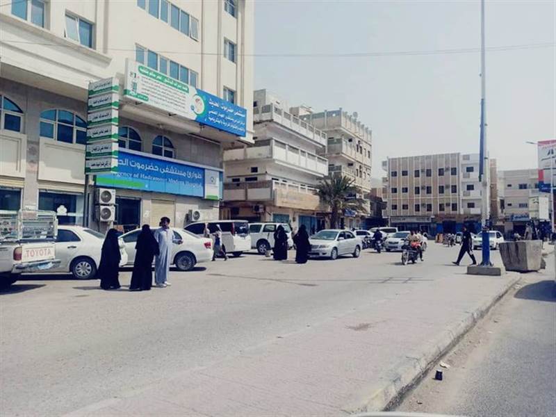 إضراب واسع لسائقي النقل في المكلا احتجاجًا على ارتفاع أسعار الوقود