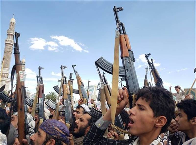 وسط احتشاد قبلي.. سقوط ضحايا خلال اشتباكات بين مواطن وحملة عسكرية حوثية في ذمار