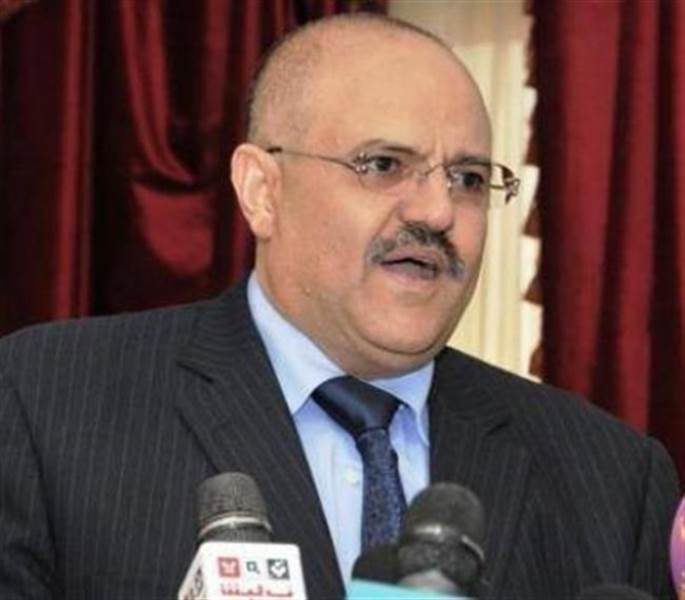 "اتهامات نارية في تعز.. قيادي ناصري يتهم المحافظ شمسان بالفشل والفساد في أزمة المياه"