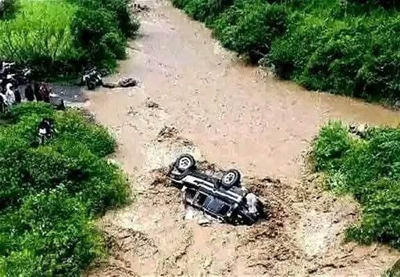 مأساة في إب.. سيول مفاجئة تودي بحياة عائلة عادت من الغربة