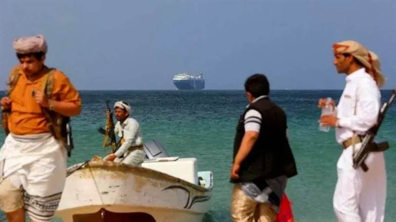 الحوثيون يهددون الملاحة في البحر الأحمر ويطالبون بإنهاء آلية أممية تُعرقل تهريب السلاح