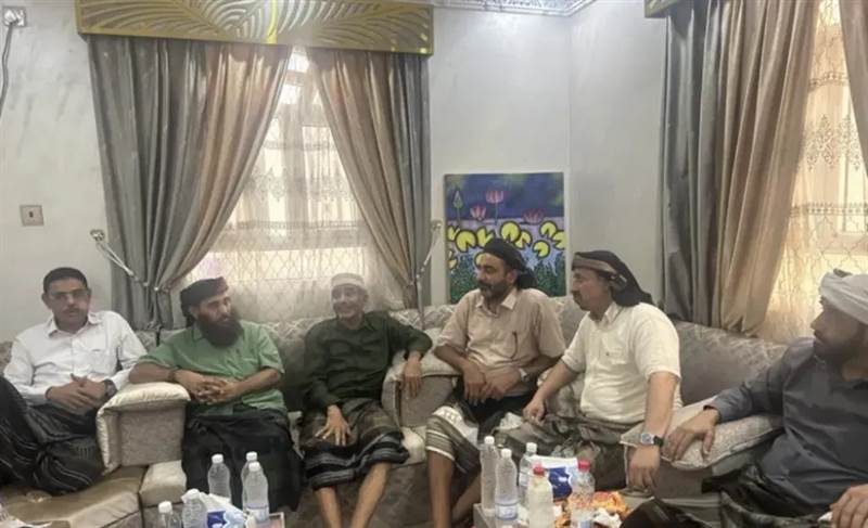 قيادات جنوبية بارزة تفاجئ الفريق محمود الصبيحي بزيارة ودية في لحج