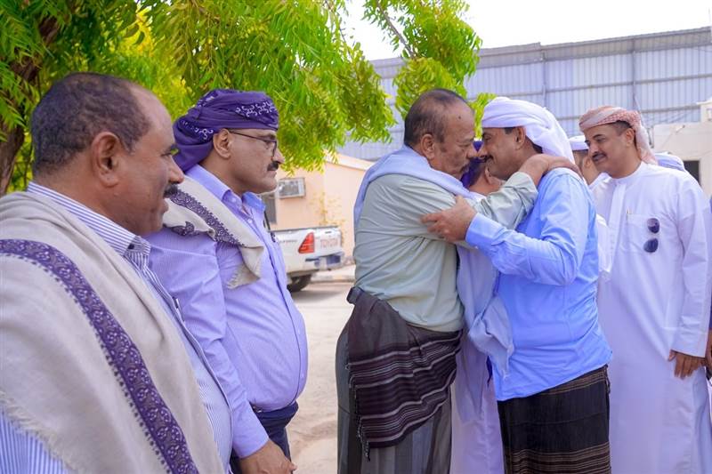 بعد غياب أكثر من 100 يوم..عودة محافظة شبوة فيما محافظو حضرموت والمهرة لا يزالون خارج البلاد