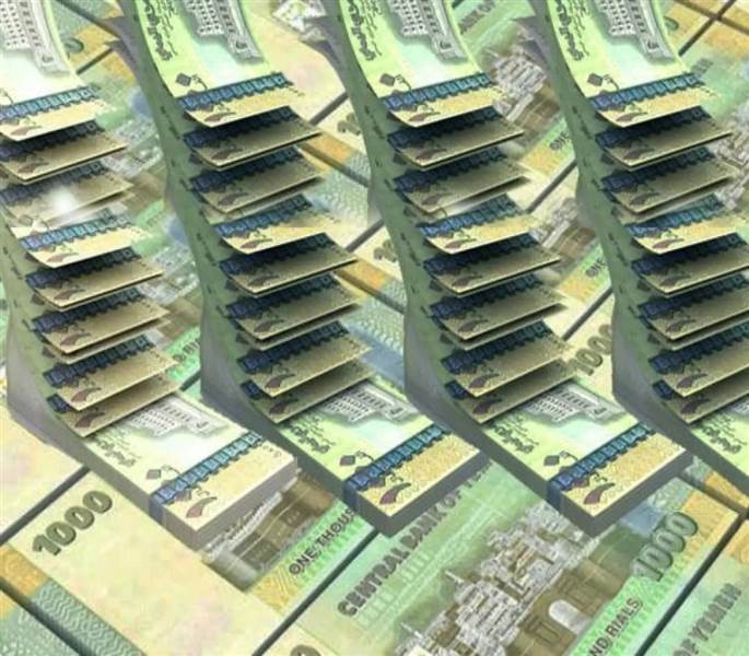 خبير اقتصادي يكشف الأسباب الحقيقية لانهيار العملة ويقترح آلية لخفض الدولار في عدن