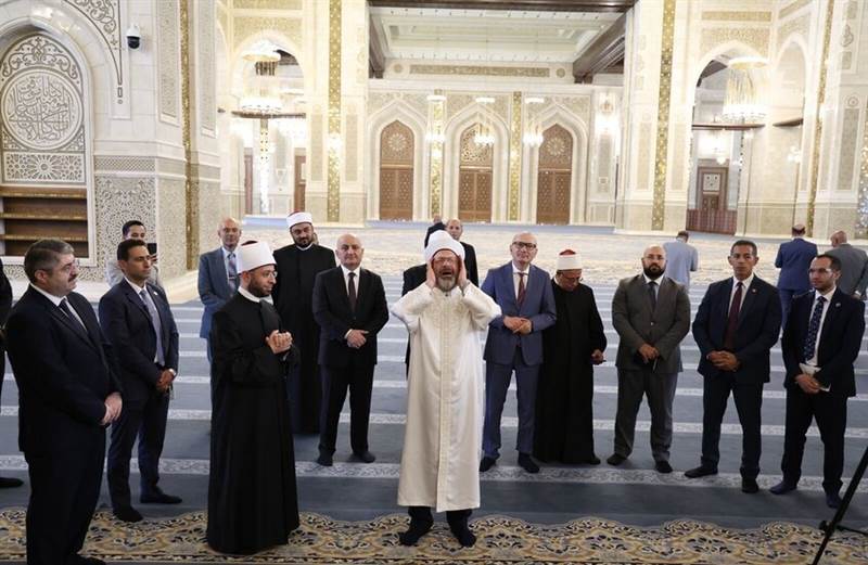 مسؤول تركي بارز يرفع الأذان في مسجد مصر الكبير.. لحظة تاريخية توحد روح القاهرة وأنقرة