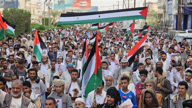 وقفة غضب حاشدة في مأرب تضامنًا مع غزة.. وحملة مليون وجبة لإغاثة المحاصرين