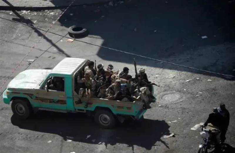 توتّر في صنعاء.. الحوثيون يطوّقون منازل قيادات المؤتمر بعد فشل اجتماع أبوراس