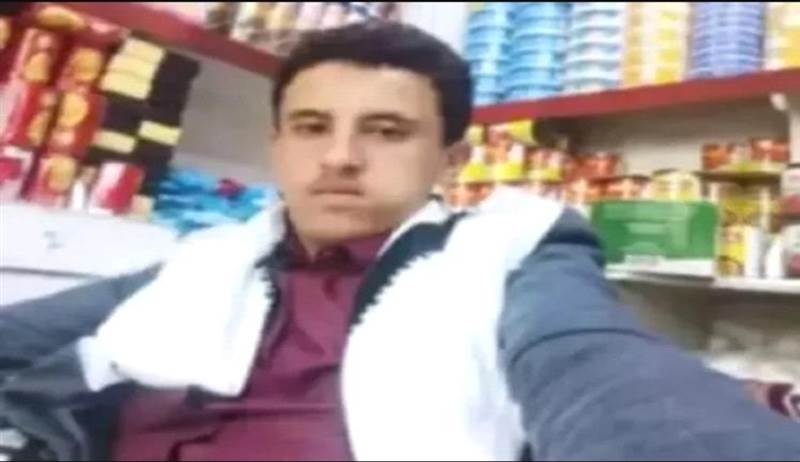 أب يدفن فلذة كبده سرًا في ظلام الليل  وسلاح الجريمة بيده.. وقيادات حوثية تغطي على الدم