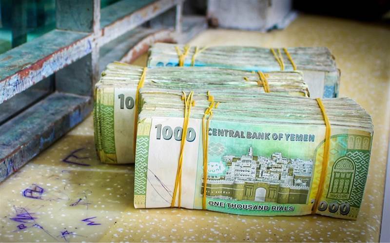 3 فروع تُغلق فجأة.. هروب صراف يمني يشعل مخاوف من عملية نصب كبرى في مناطق الحوثيين بتعز
