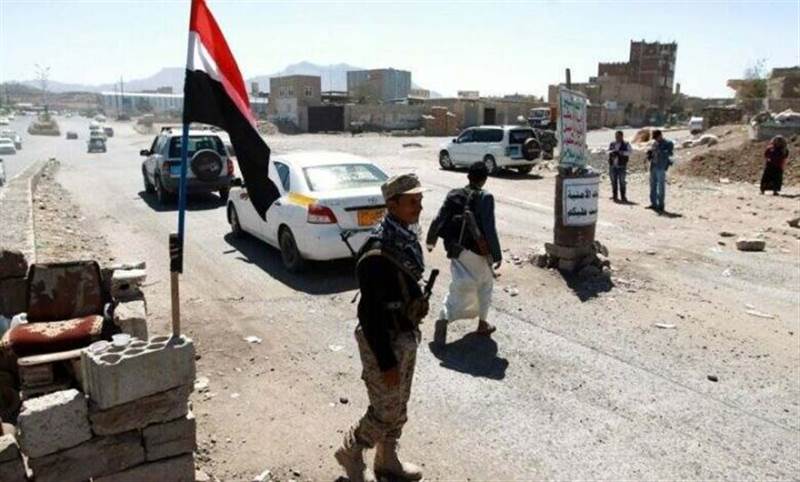 مليشيات الحوثي تقتل مواطنًا وتصيب آخر في نقطة تفتيش بالجوف