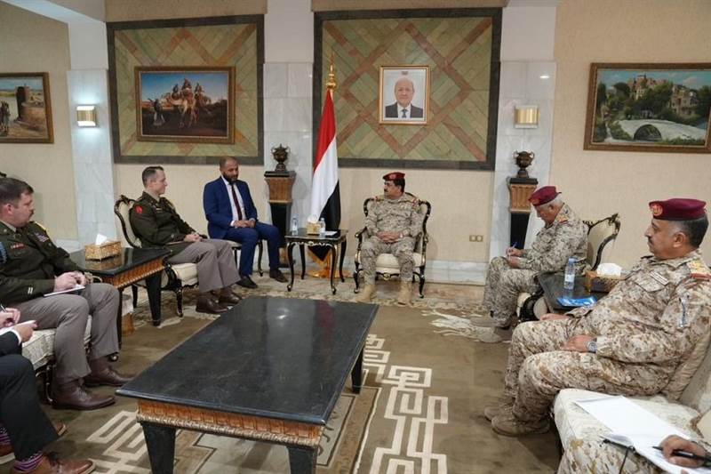 وزير الدفاع يكشف “تخادمًا خطيرًا” بين الحوثيين والجماعات الإرهابية