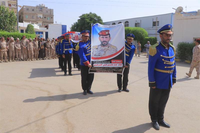 الشهيد الحادي عشر.. "مأرب تودّع المقدم عمار الحرملي في موكب جنائزي مهيب