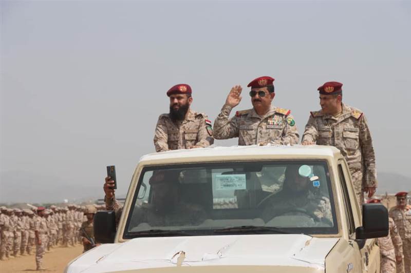 وزير الدفاع من مران..  ساعة الحسم تقترب وقواتنا مستعدة لاقتلاع الانقلاب من جذوره