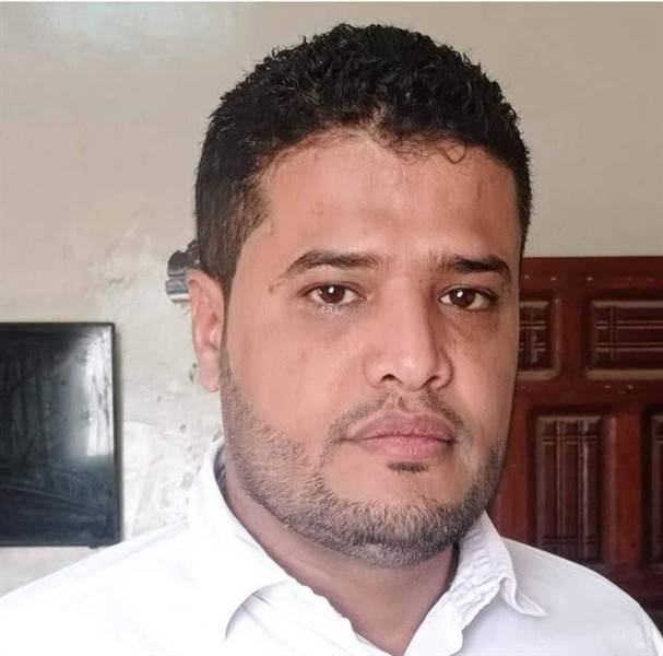 شرطة مأرب توضح سبب إحالة الصحفي حمود هزاع إلى النيابة العسكرية