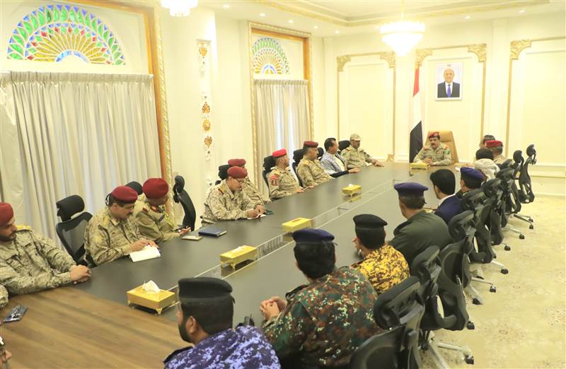 بعد محوري علب ومران.. وزير الدفاع يترأس اجتماعاً موسعاً للجنة الأمنية في مأرب!