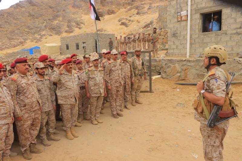 وزير الدفاع يتفقد المنطقة العسكرية السادسة بالجوف ويشيد بجاهزيتها القتالية