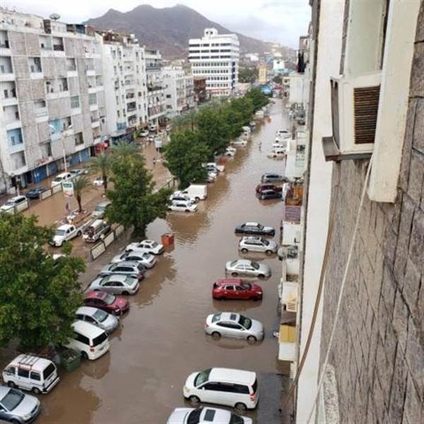 سيول جارفة تشل عدن.. أمطار غزيرة تعلن الطوارئ في ثماني مديريات