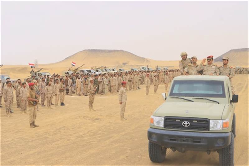 وزير الدفاع في مأرب.. إشادة ببطولات المنطقة السابعة واستعداد لمعركة التحرير