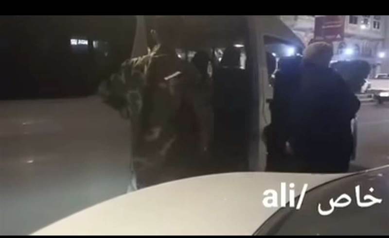 حملة أمنية في عدن.. ضبط فتيات مع شباب  في وضع مخل بالآداب على ساحل أبين